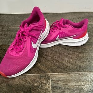 Women’s Nike Downshifter 10 sneaker